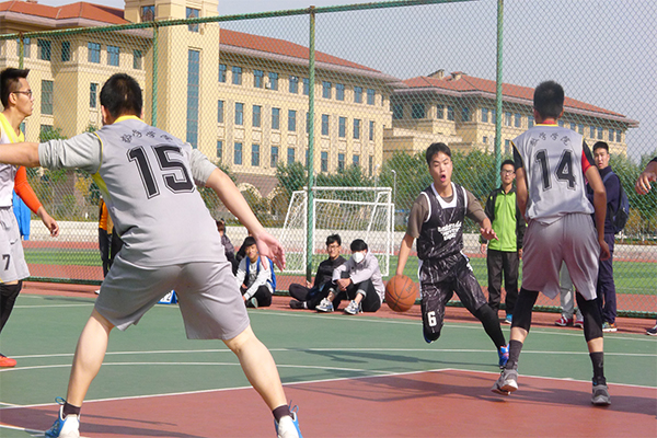 祝贺开云官网男篮在校新生篮球赛中取得八强的傲人战绩 祝贺开云官网男篮在校新生篮球赛中取得八强的傲人战绩