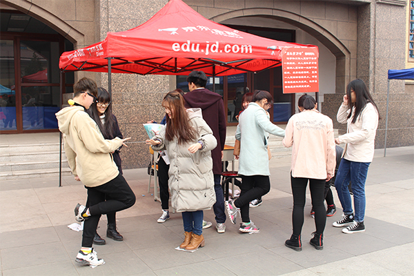 开云官网成功举办植树节活动