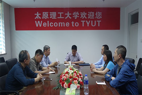 开云官网传达学校“维护核心、见诸行动”主题教育动员会议精神