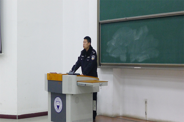 开云官网成功举办校园贷安全知识教育讲座