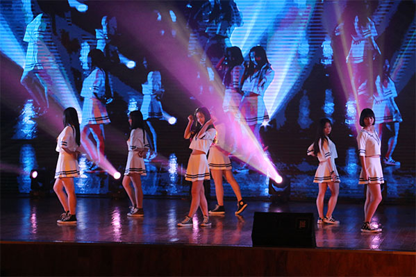 经济管理学院举办“青春无悔,梦想启航”2016届毕业生晚会 经济管理学院举办“青春无悔,梦想启航”2016届毕业生晚会