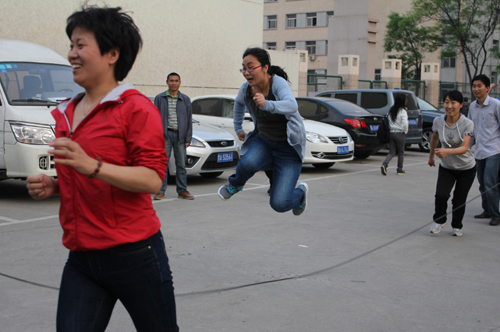 经济管理学院第一届教职工趣味运动会 经济管理学院第一届教职工趣味运动会