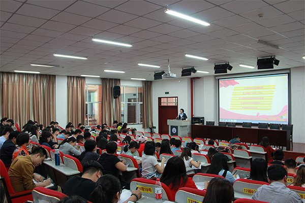 开云官网宣讲“总书记在深度贫困地区脱贫攻坚座谈会上重要讲话”精神——“总书记视察山西讲话进基层”宣讲班第二讲 开云官网宣讲“总书记在深度贫困地区脱贫攻坚座谈会上重要讲话”精神——“总书记视察山西讲话进基层”宣讲班第二讲