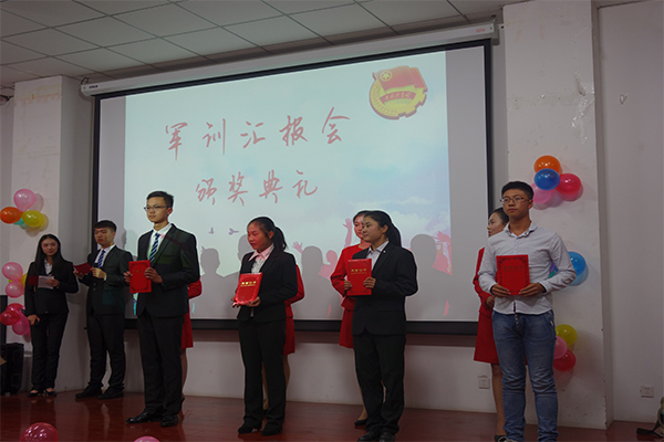 经济管理学院举办“明德砺志,向梦起航”军训汇报会 经济管理学院举办“明德砺志,向梦起航”军训汇报会