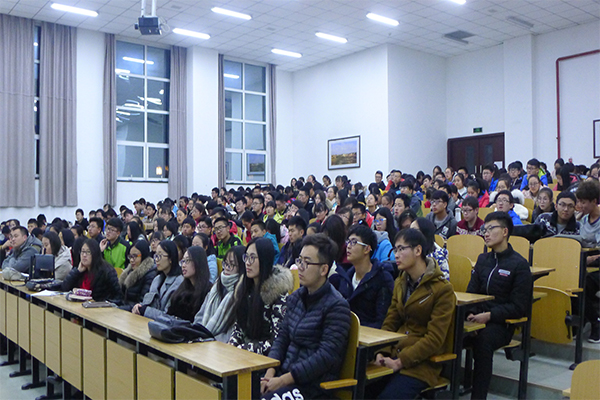 开云官网成功举办校园贷安全知识教育讲座