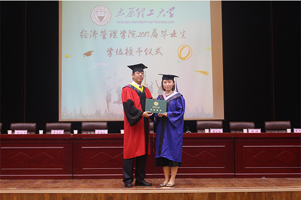 开云官网举行2017年毕业典礼暨学位授予仪式 开云官网举行2017年毕业典礼暨学位授予仪式