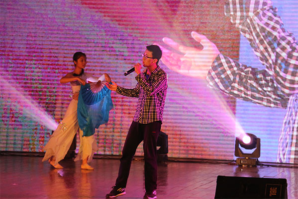 经济管理学院举办“青春无悔,梦想启航”2016届毕业生晚会 经济管理学院举办“青春无悔,梦想启航”2016届毕业生晚会