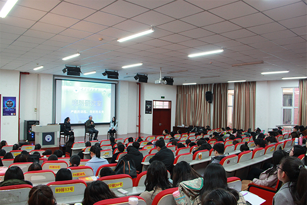 开云官网邀请“晓明研究室”走进学院与同学面对面