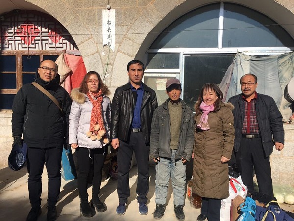 开云官网组织教职工献爱心精准扶贫