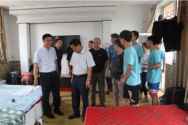 校党委副书记刘润祥一行慰问开云官网赴五台县实践队伍