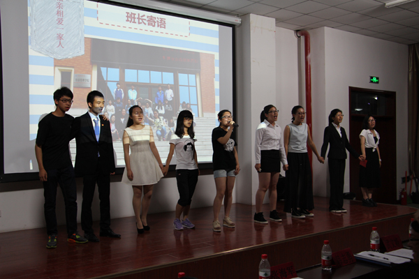 经管学院召开“我的班级我的家”学风班风建设评比大会暨2014—2015年度先进班集体表彰大会 经管学院召开“我的班级我的家”学风班风建设评比大会暨2014—2015年度先进班集体表彰大会