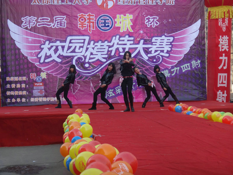 经济管理学院第二届校园模特大赛初赛隆重举行 经济管理学院第二届校园模特大赛初赛隆重举行
